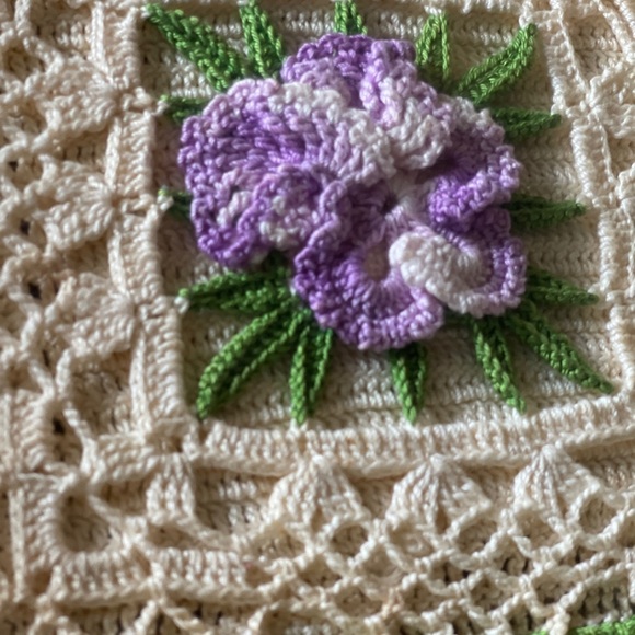 Vintage 8x10” Gold Frame Crochet Hand Knit Embroidery Tapestry Shadow Box - Picture 6 of 8